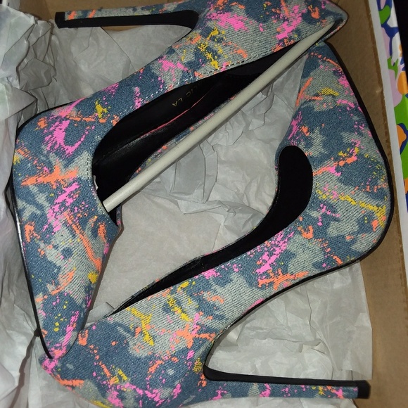 FIRM Price‼️Light Denim Graffiti Painted Neon Heel - Picture 4 of 4